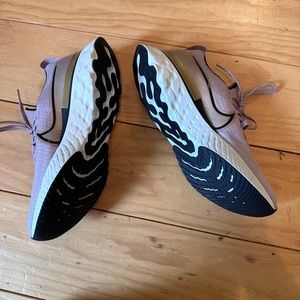 Nike Reacts tennis shoes